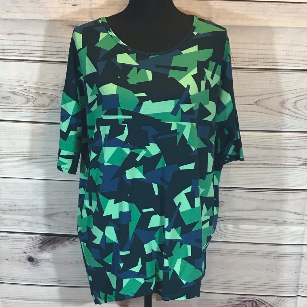 LuLaRoe NWOT XS (6-8) Irma Top
